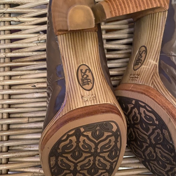 They’re sage and gently used. They’re So very comfy. You’re feet feel GREAT! - Picture 3 of 4